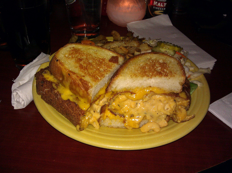 Grilled Macaroni and Cheese Sandwich!