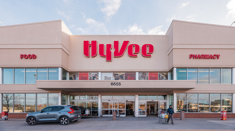 Hy-Vee grocery store