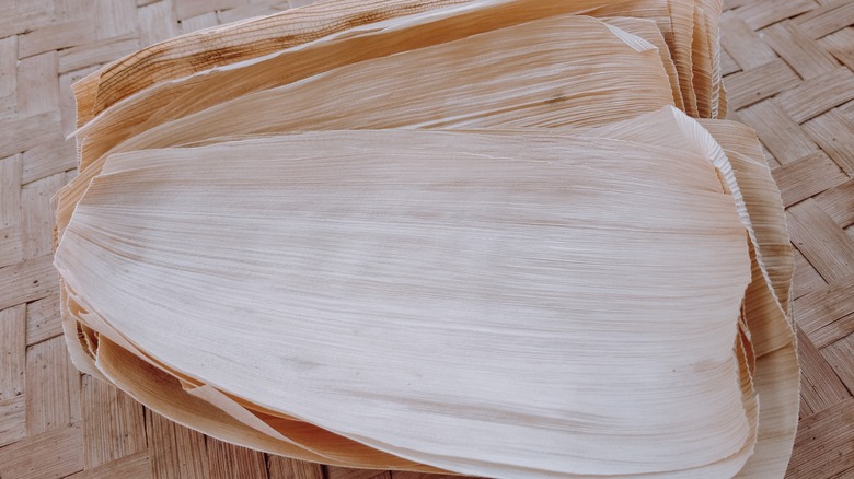 Dried corn husks
