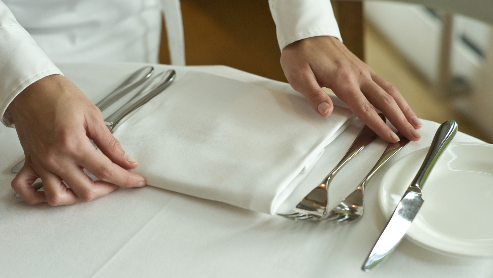 Using A Apkin The Proper Way To Use A Napkin That You Might Not Have Known
