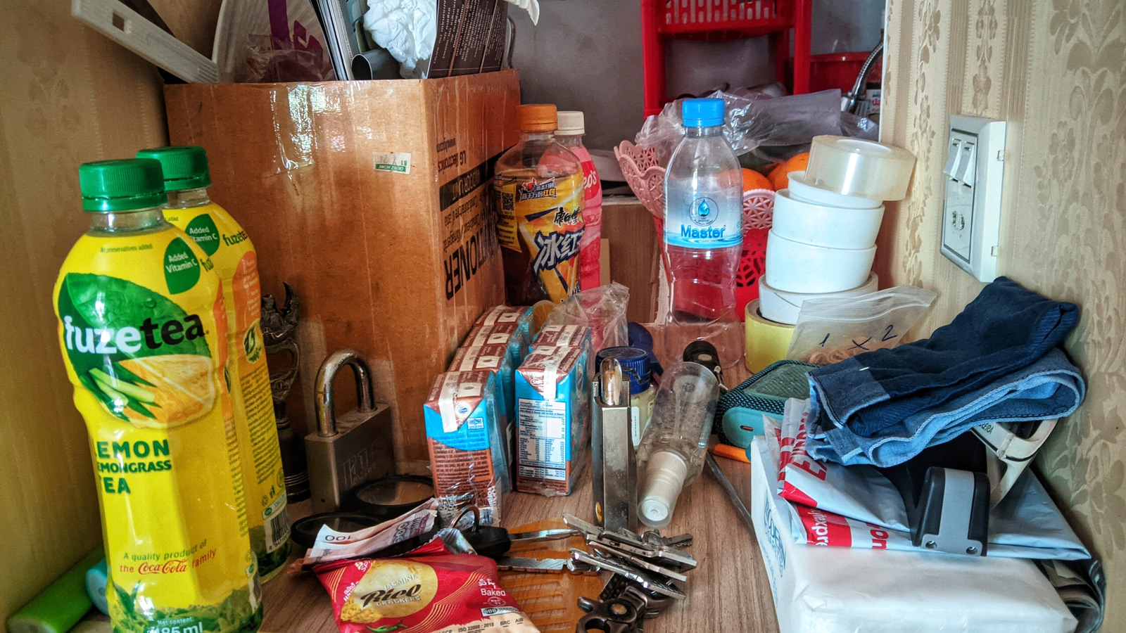 <a href="https://www.foodrepublic.com/1949239/dollar-store-hack-cluttered-kitchen-counters/" target="_blank">Head To The Dollar Store To Fix Your Cluttered Kitchen Counters</a>