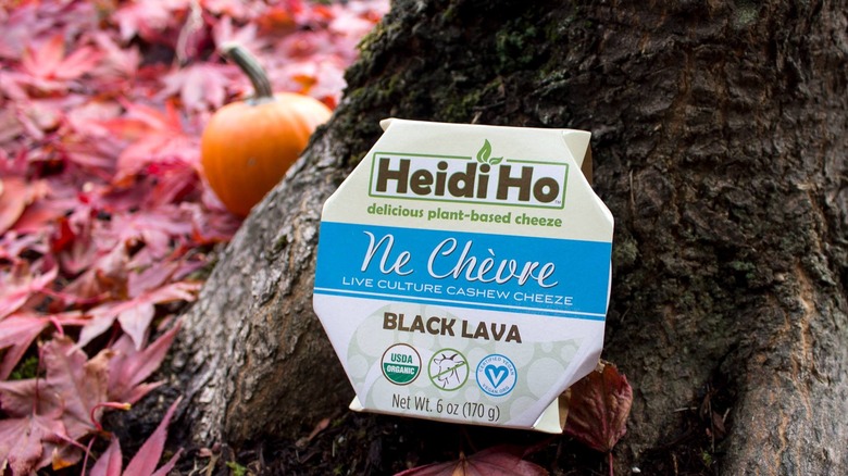 Heidi Ho's ne chevre black lava cheeze