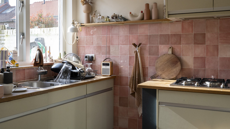 Kitchen with colorful backsplash