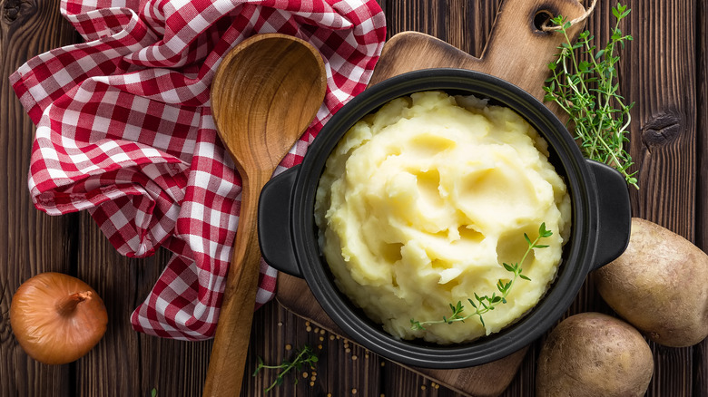 Bowl of mashed potatoes