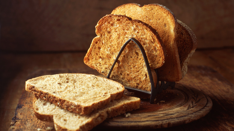 sliced toast on toast rack