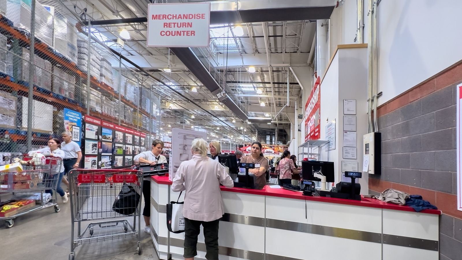<a href="https://www.foodrepublic.com/2057716/where-costco-returned-food-items-go/" target="_blank">Here’s What Actually Happens To Returned Food Items At Costco</a>