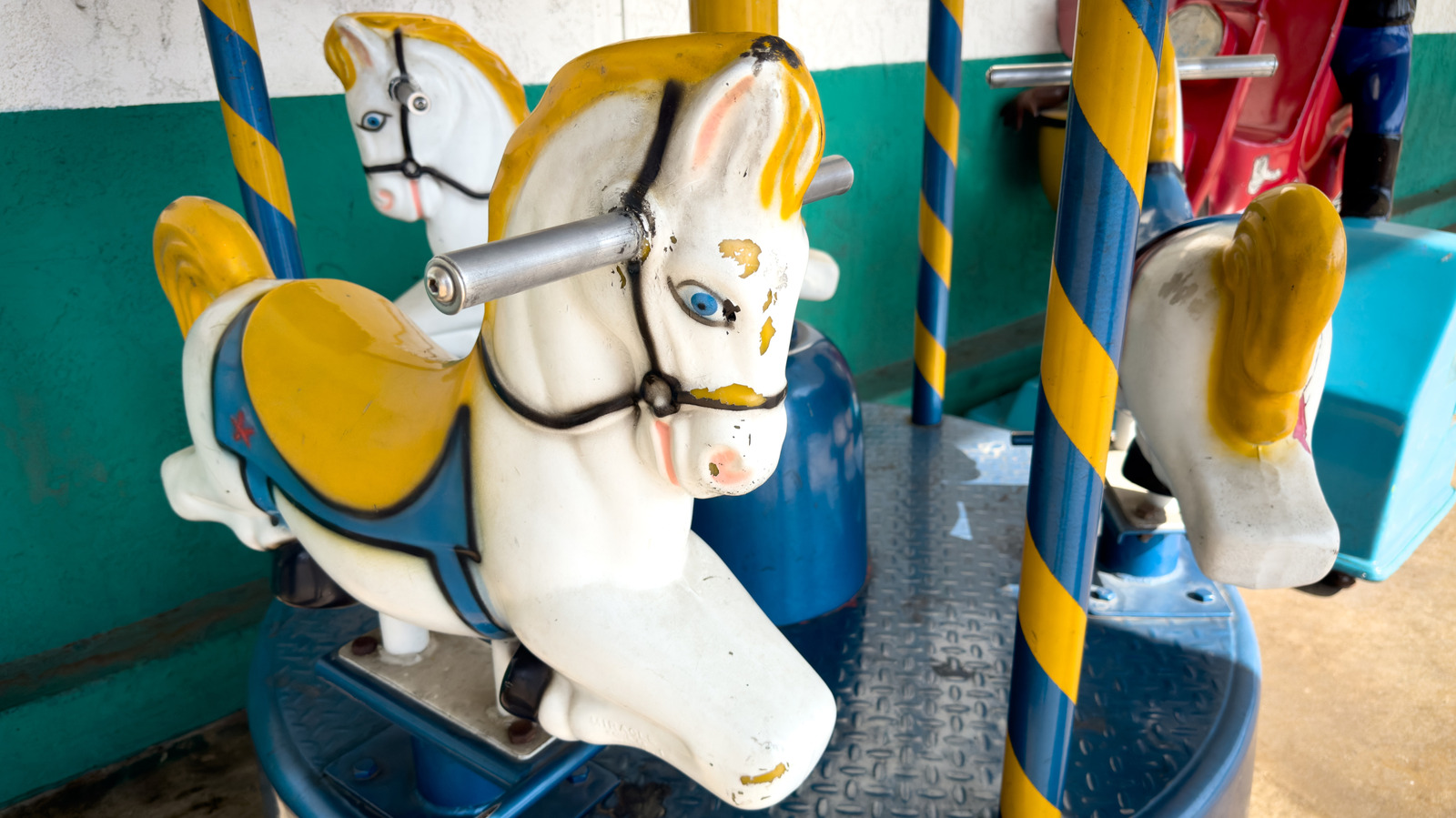 <a href="https://www.foodrepublic.com/2223737/grocery-store-coin-operated-kiddie-rides/" target="_blank">Here’s What Happened To Grocery Store Coin-Operated Rides</a>