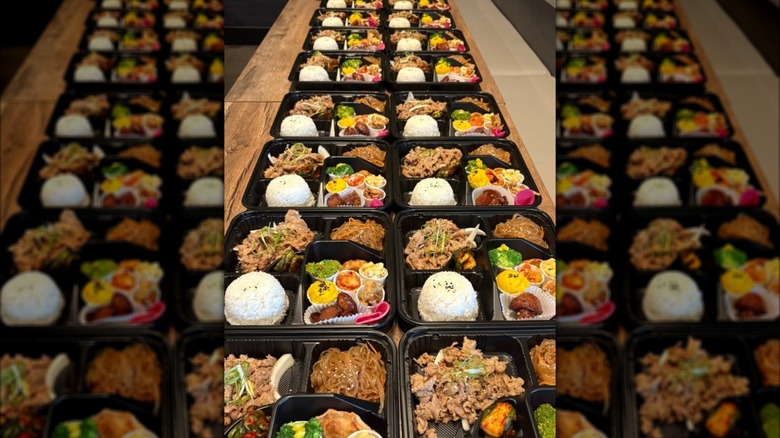 A line of lunchboxes from Jang su Jang