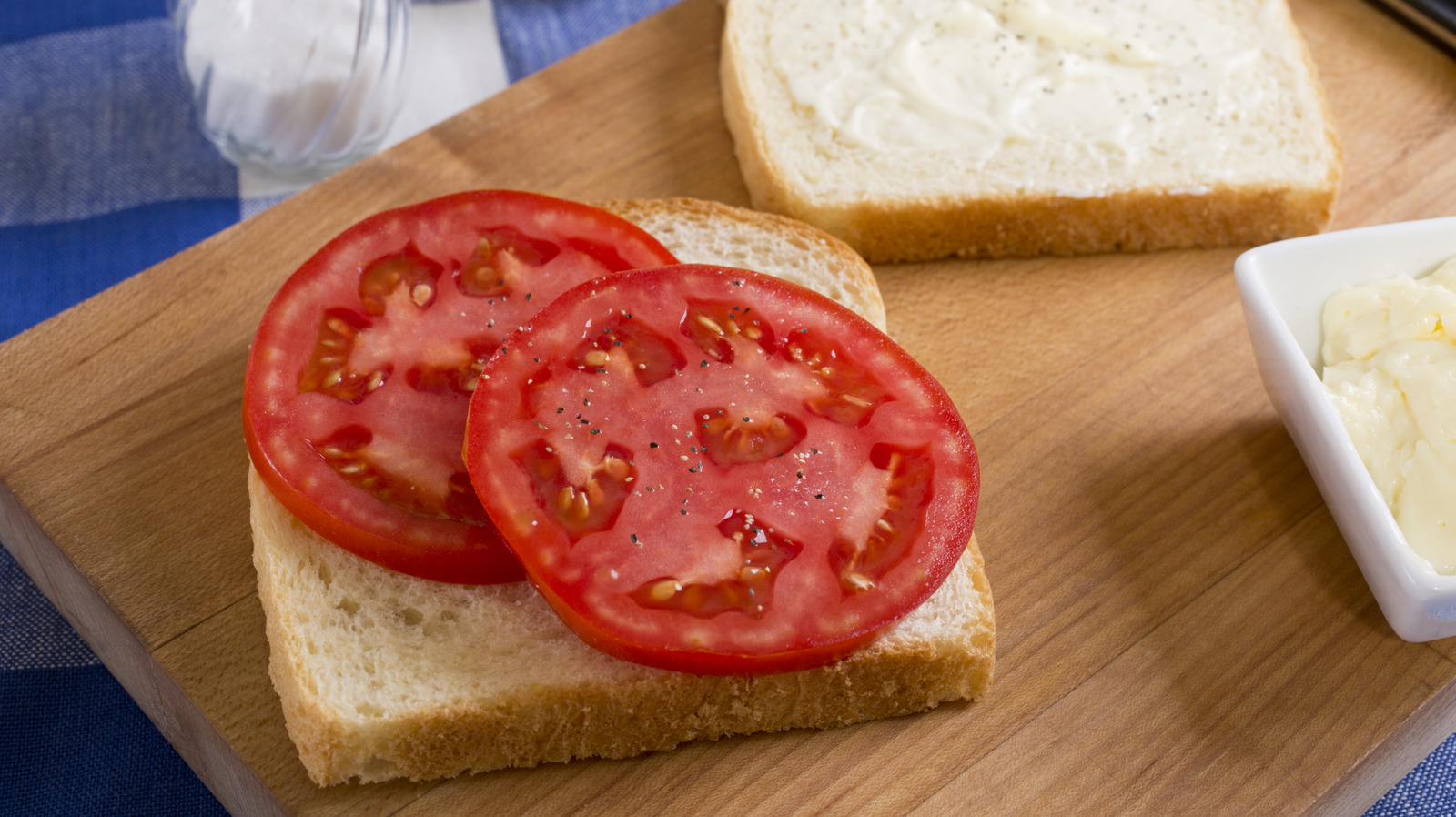 <a href="https://www.foodrepublic.com/1770645/salt-tomatoes-sandwich/" target="_blank">Here’s Why It’s Important To Always Salt Tomatoes Before Adding Them To A Sandwich</a>