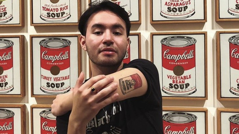 Warhol Campbell's soup can art