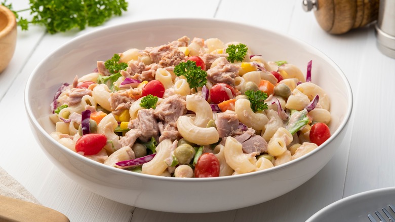 Creamy pasta salad with chicken