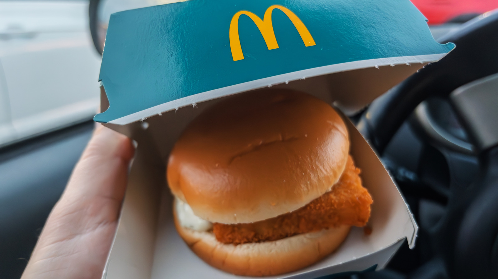 <a href="https://www.foodrepublic.com/2182676/us-vs-uk-mcdonalds-filet-o-fish-difference/" target="_blank">How A US And UK McDonald’s Filet-O-Fish Are Different</a>