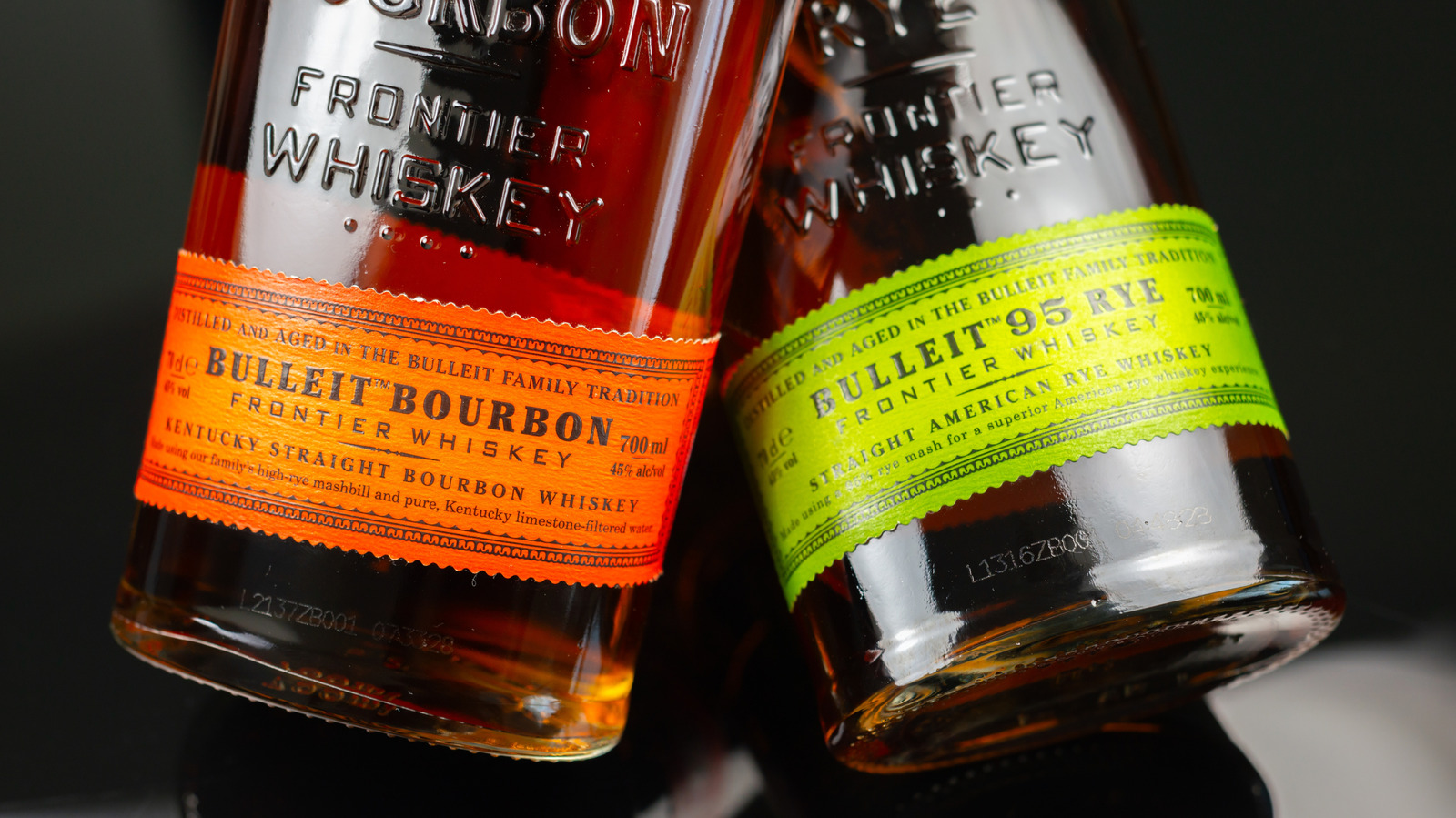 <a href="https://www.foodrepublic.com/2229904/bourbon-vs-rye-whiskey-difference/" target="_blank">How Bourbon And Rye Whiskey Are Actually Different</a>
