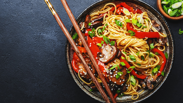 vegan stir fried noodles