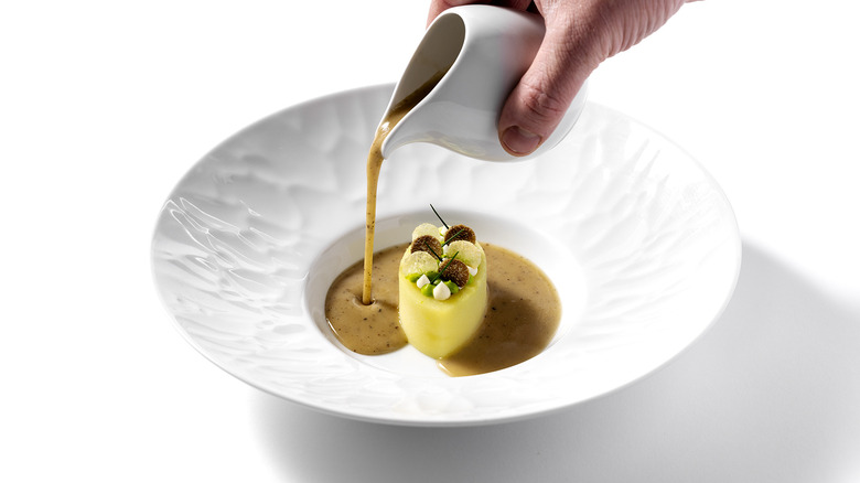 Pouring sauce over Potatoes Alexa