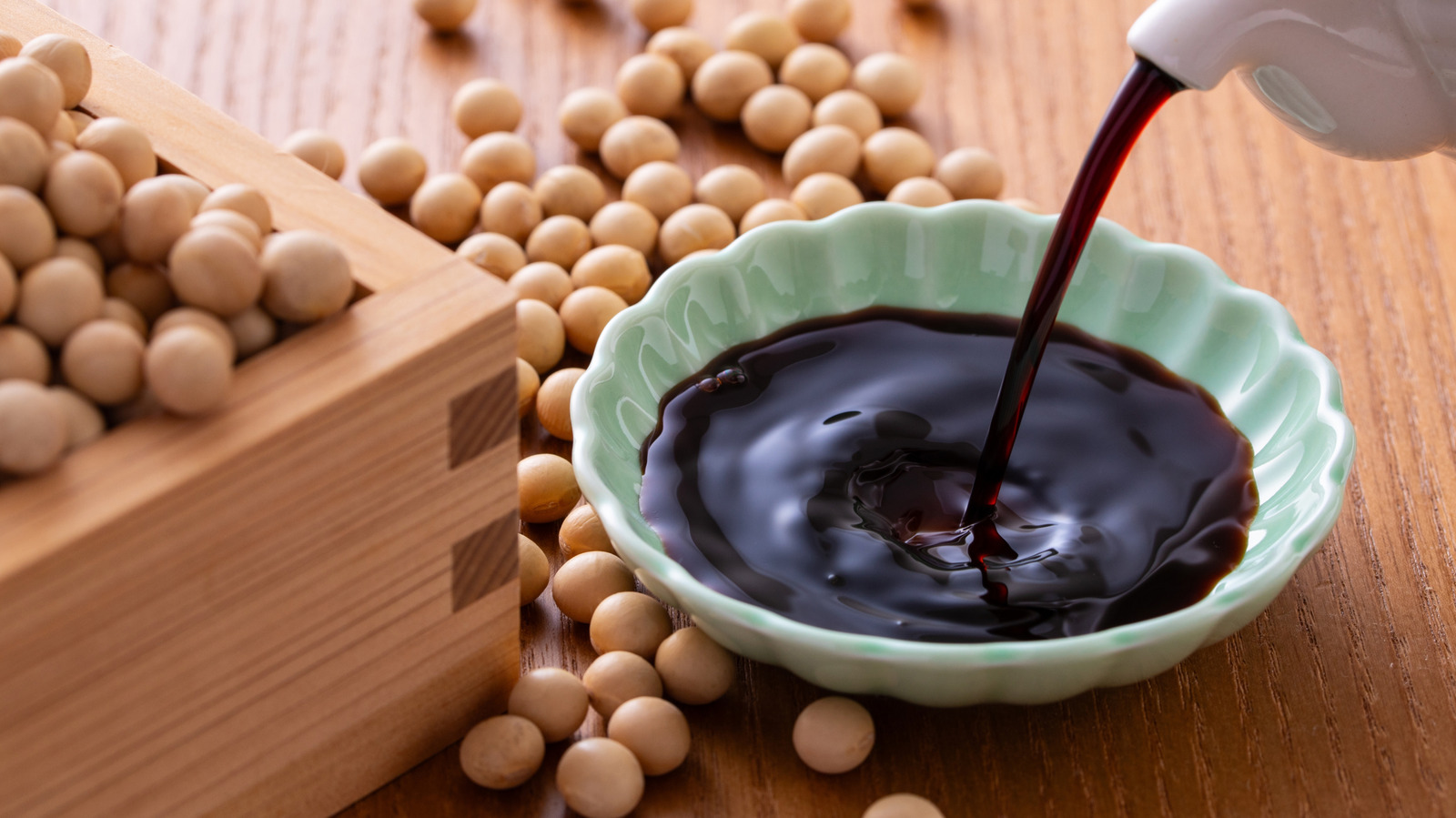 <a href="https://www.foodrepublic.com/2238542/thick-soy-sauce-vs-regular-difference/" target="_blank">How Is Thick Soy Sauce Different From The Sauce You Dip Sushi In?</a>