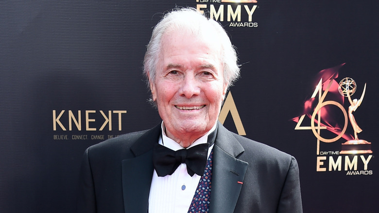 Jacques Pépin smiles on a red carpet.