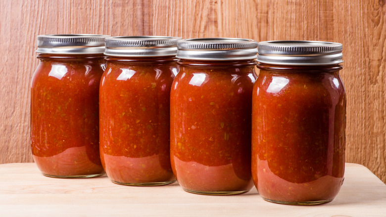 jars of tomato sauce