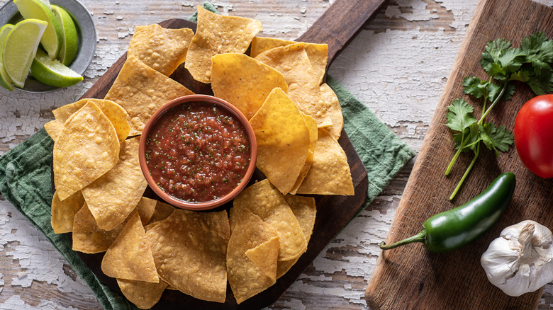 Chips surrounding a bowl of salsa