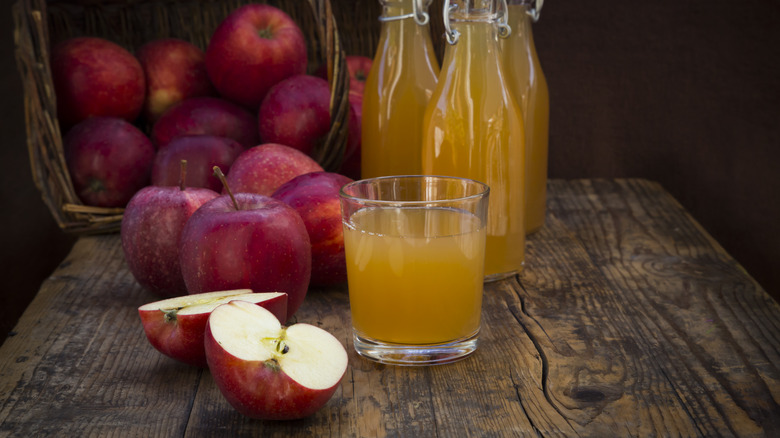 apple cider and apples