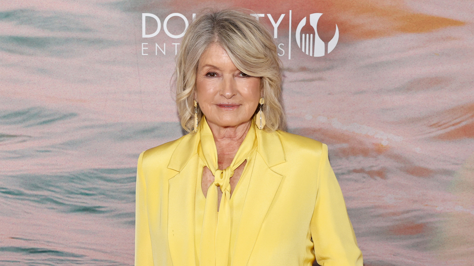 <a href="https://www.foodrepublic.com/2122570/martha-stewart-plastic-takeout-containers/" target="_blank">How Martha Stewart Brilliantly Reuses Plastic Takeout Containers</a>