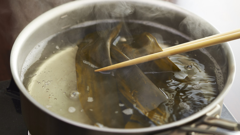 Kombu simmering in water