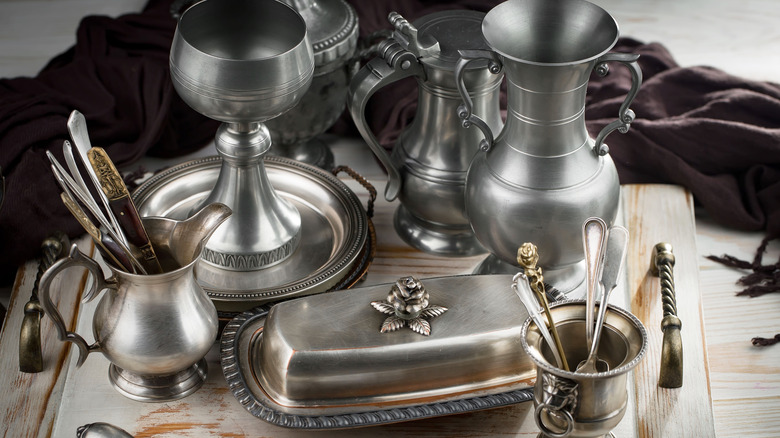 Several different types of silver cutlery