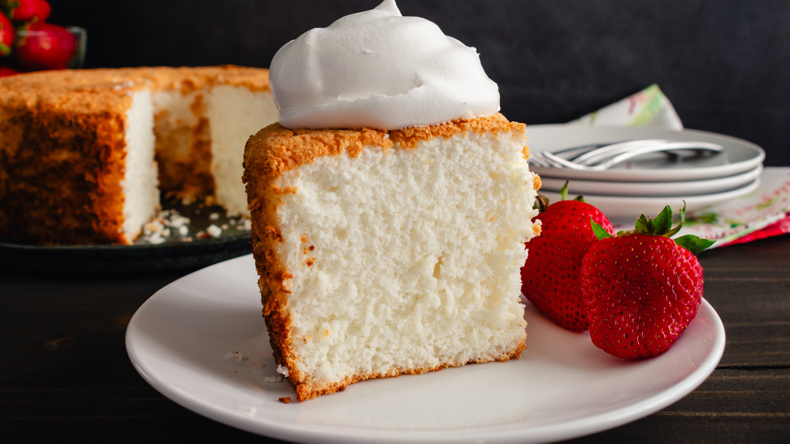 <a href="https://www.foodrepublic.com/1969221/transform-angel-food-cake-texture-sift-flour-twice/" target="_blank">How Sifting Flour Twice Transforms Your Angel Food Cake Texture</a>