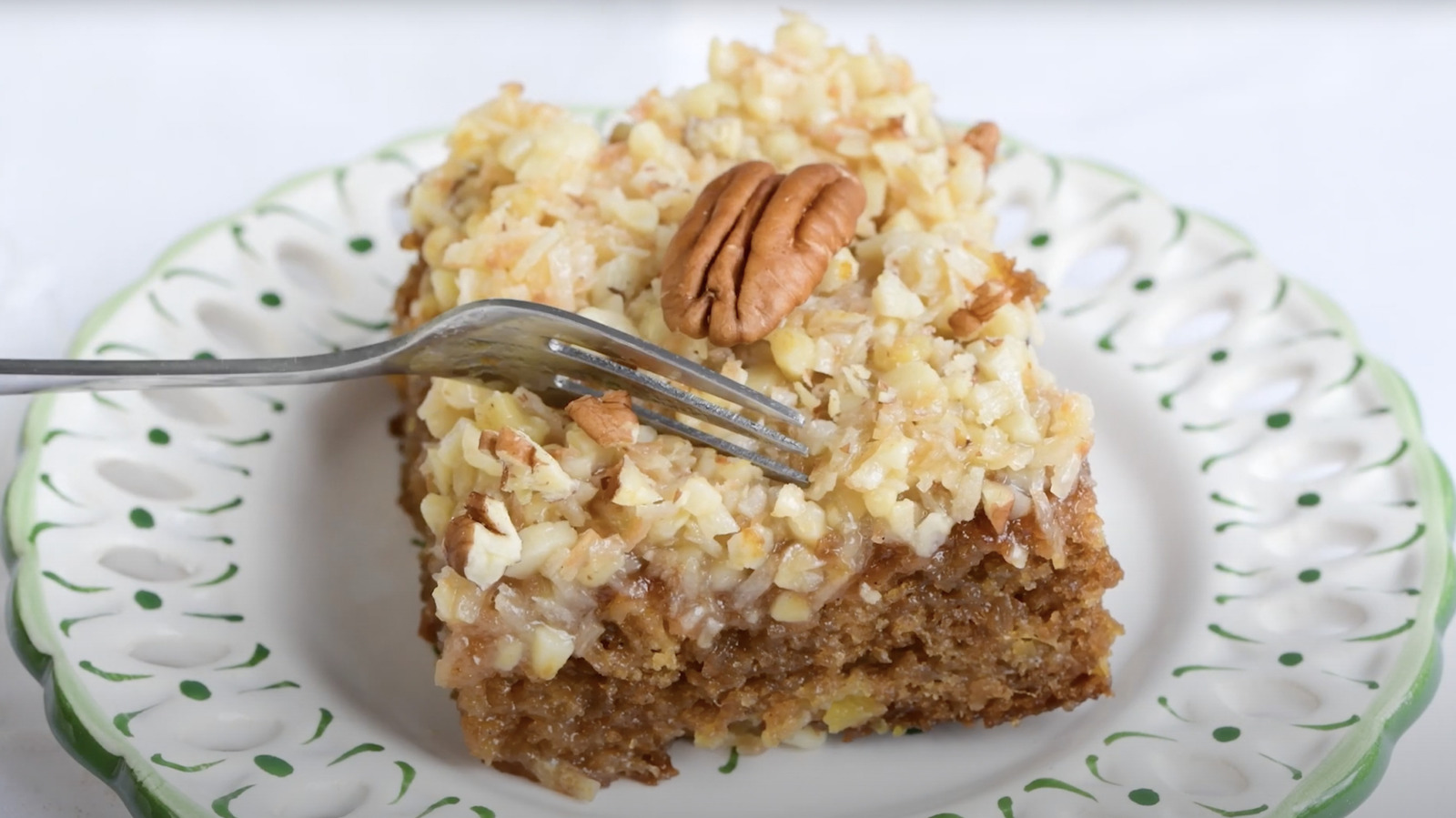 <a href="https://www.foodrepublic.com/1992695/texas-tornado-vs-do-nothing-cake-difference/" target="_blank">How Texas Tornado Cakes And Do Nothing Cakes Are Different</a>