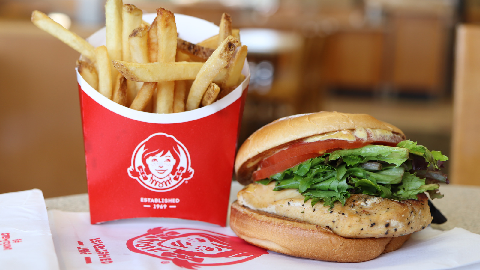 <a href="https://www.foodrepublic.com/1991742/wendys-shredded-lettuce-ingredient-chain-backfire/" target="_blank">How This Simple Wendy’s Ingredient Change Backfired On The Fast Food Chain</a>
