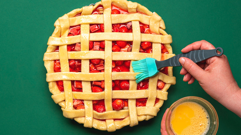 egg wash on strawberry pie crust