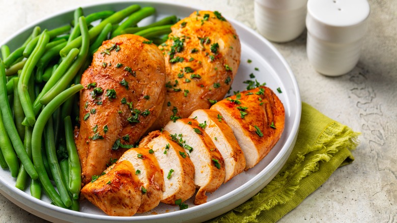 Browned boneless chicken with green beans
