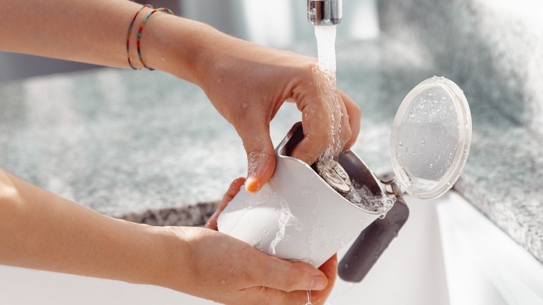 Rinsing piece of moka pot