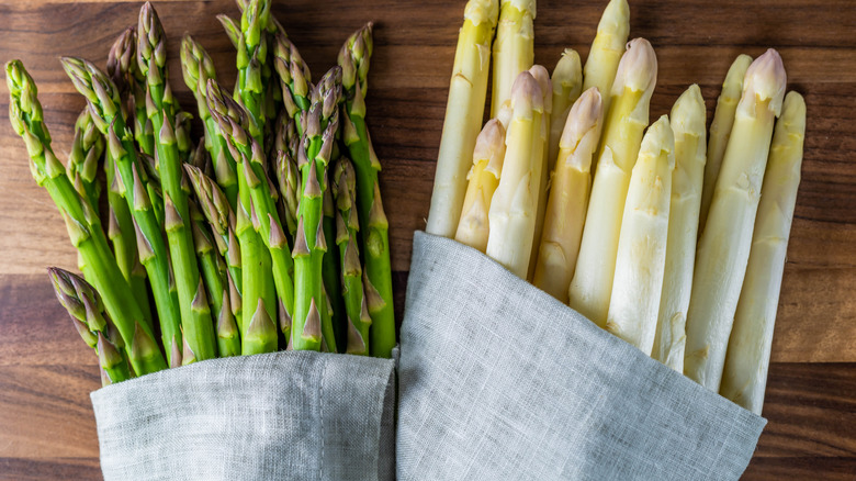 Green and white asparagus wrapped in cloth