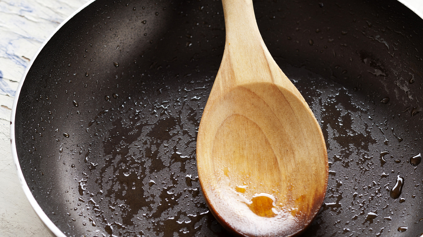 How To Clean Food Odors Out Of Wooden Spoons