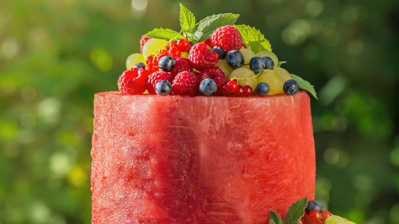 Round watermelon cake