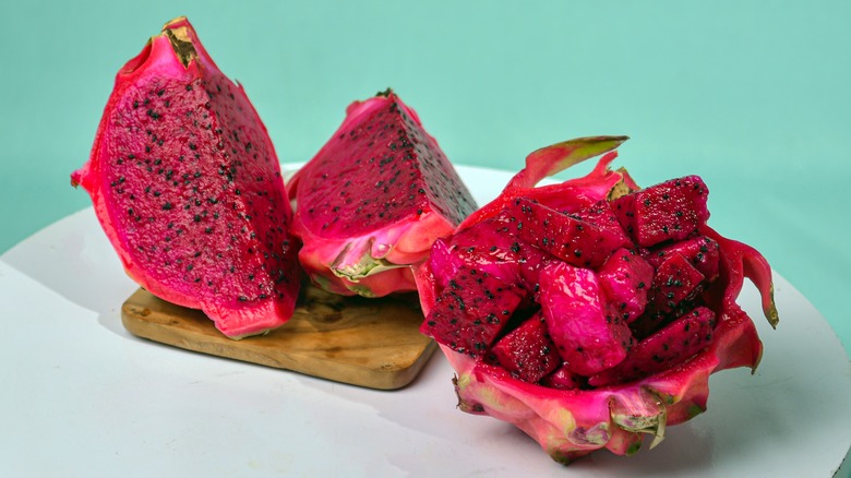sliced dragonfruit next to cubed dragonfruit