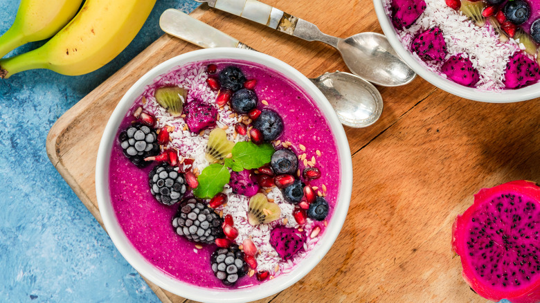 Dragon fruit smoothie bowls