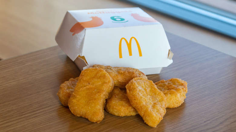 How To Eat Chicken McNuggets Like A McDonald's Employee