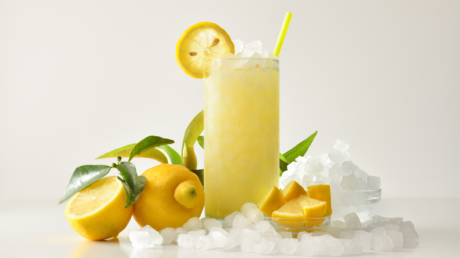 <a href="https://www.foodrepublic.com/2192017/how-to-make-lemon-slushy-summer-two-ingredients/" target="_blank">How To Make A Refreshing Lemon Slushy For Summer With Just 2 Ingredients</a>