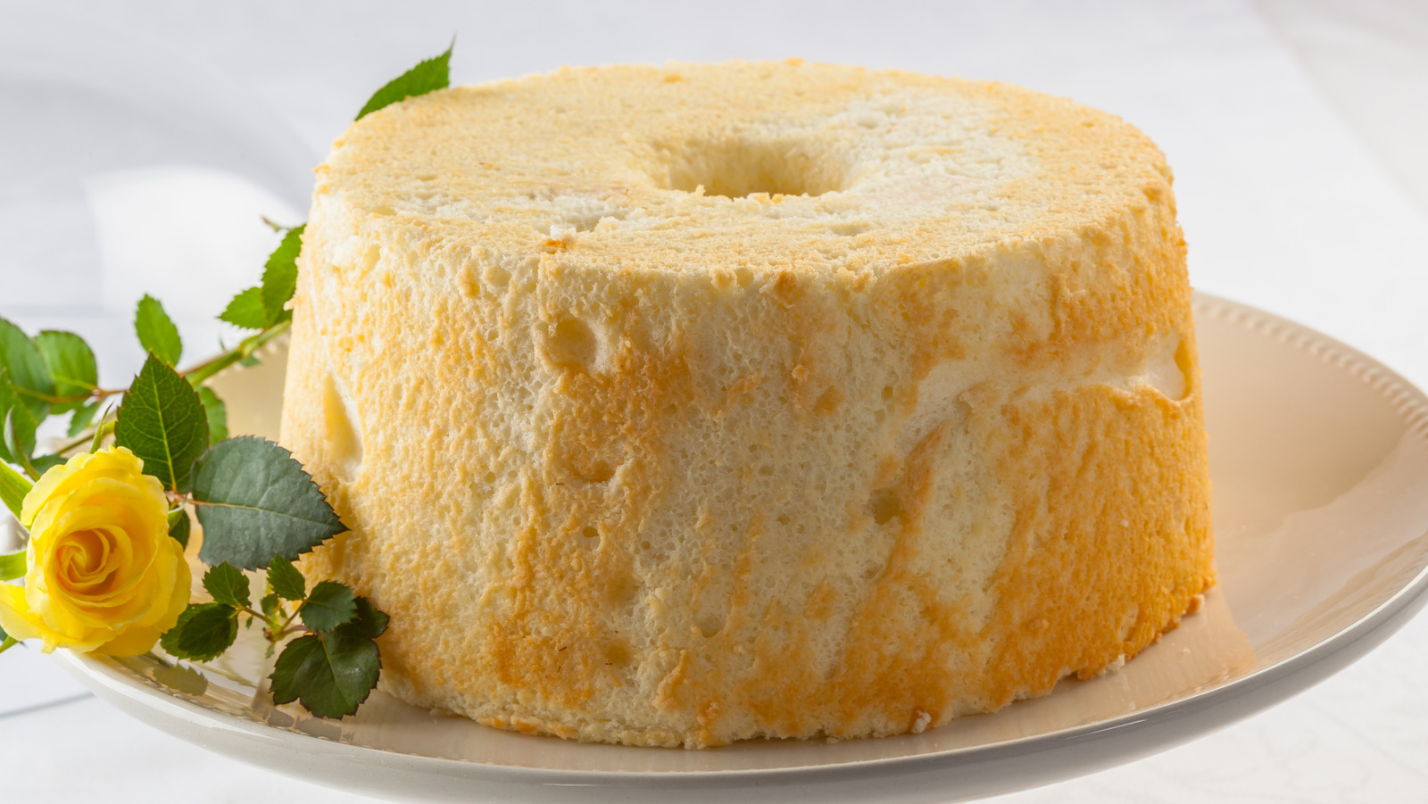 <a href="https://www.foodrepublic.com/1972919/httpswww-tiktok-comms-kristy14video7209523111195184427/" target="_blank">How To Make Cloud Cake With Just 2 Ingredients</a>