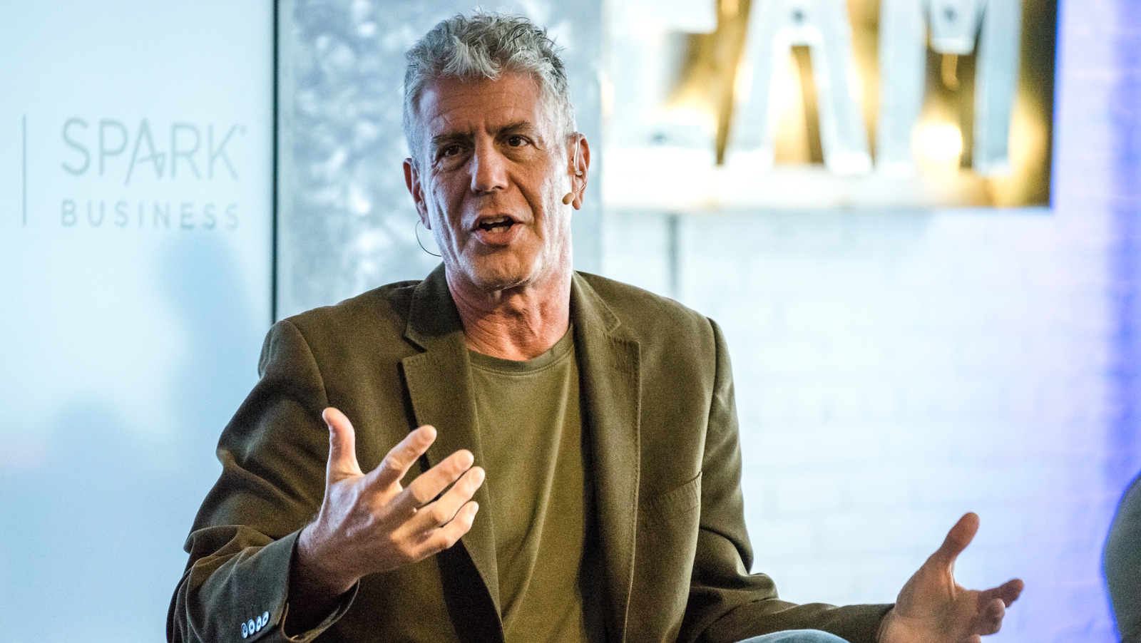 <a href="https://www.foodrepublic.com/1953030/anthony-bourdain-three-ingredient-cranberry-relish/" target="_blank">How To Make Cranberry Relish Like Anthony Bourdain With Just 3 Ingredients</a>