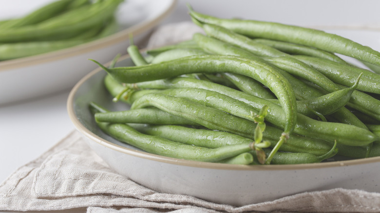 Green beans in a white bowl
