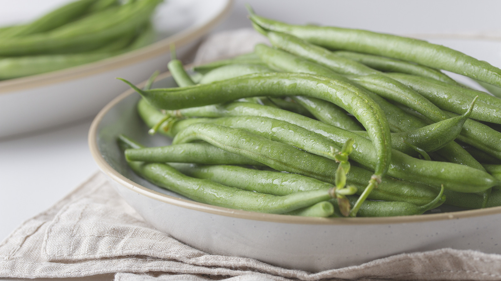 <a href="https://www.foodrepublic.com/1975083/how-to-make-green-beans-southern-style/" target="_blank">How To Make Green Beans The Southern Way</a>