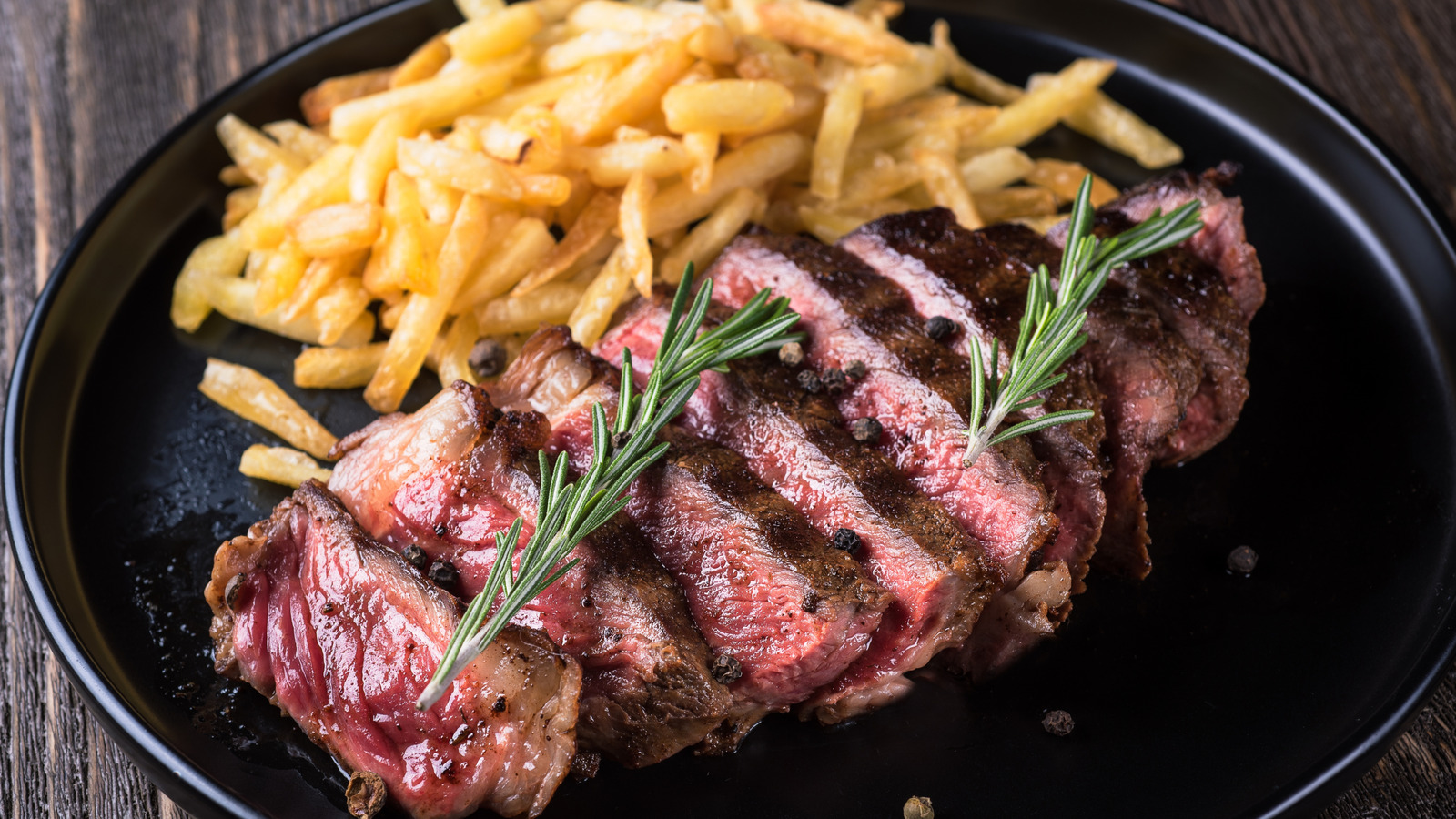 <a href="https://www.foodrepublic.com/1786366/how-to-cook-steak-frites-time/" target="_blank">How To Make Sure The Components Of Steak Frites Are Done At The Same Time</a>