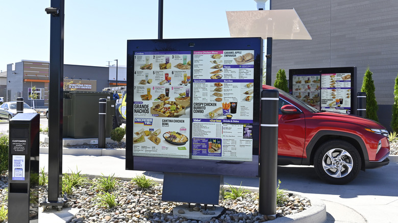 A car goes through the Taco Bell drive-thru