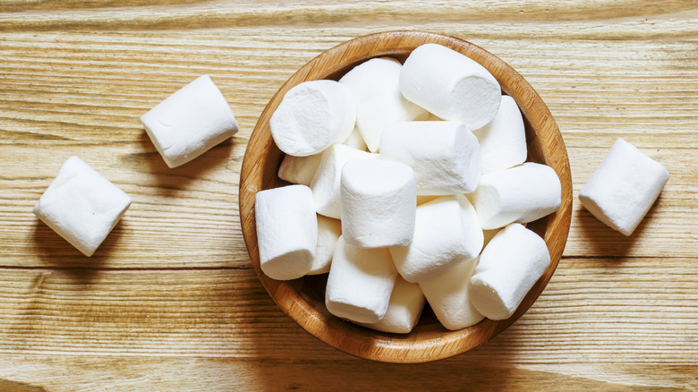 marshmallows in wooden bowl