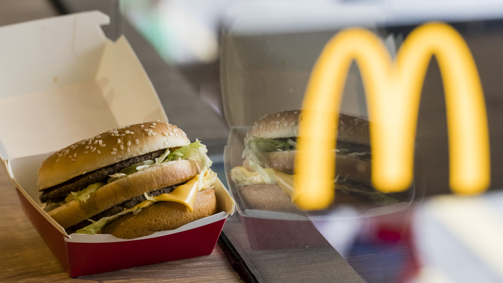 <a href="https://www.foodrepublic.com/2222518/mcdonalds-big-mac-japan-style/" target="_blank">How To Order A McDonald’s Big Mac Japan-Style</a>