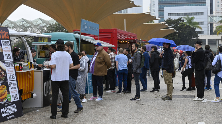 food truck line