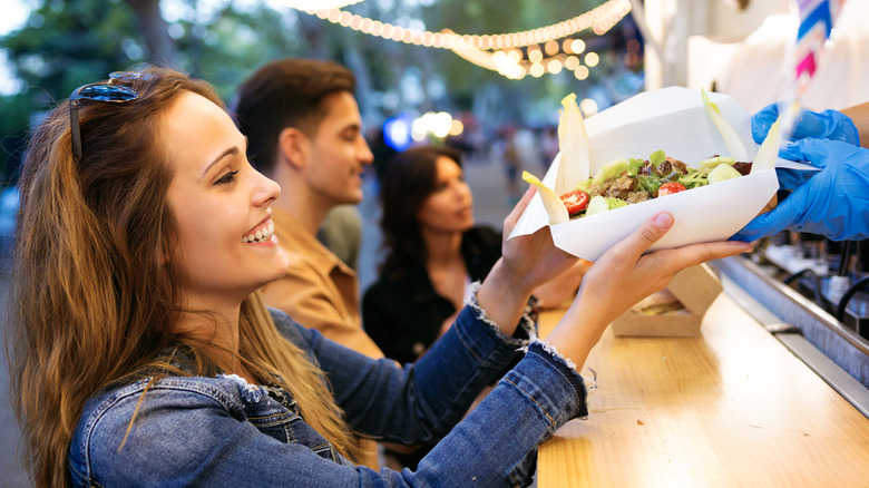 woman getting taco order